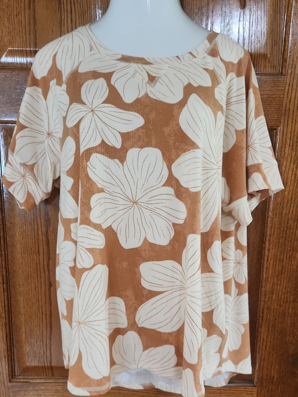 LuLaRoe Hailey 2xl Tan and Cream Floral Short Sleeve Top